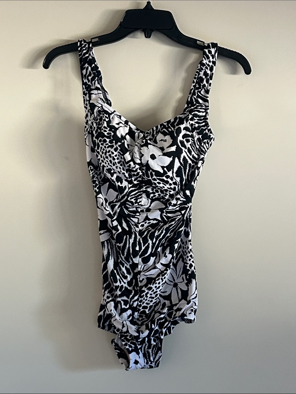 NWOT. Maxine Of Hollywood Women’s Swimwear in a Black/White floral design.